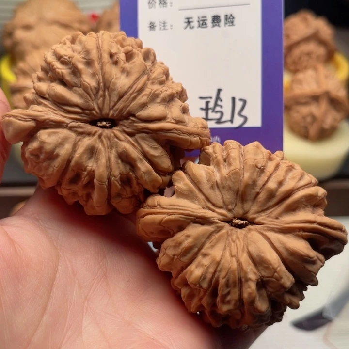 吊坠文玩核桃旺**奶文玩核桃13