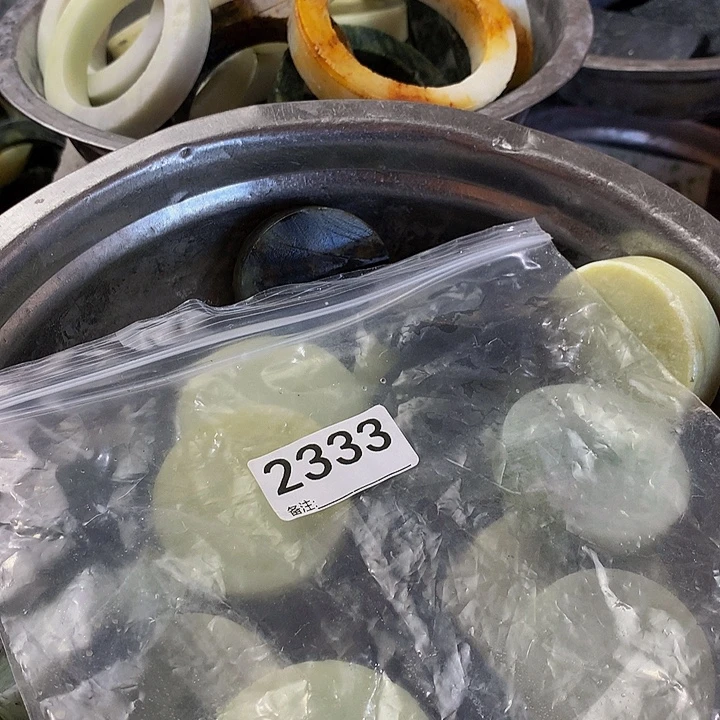春***开蛇纹石玉未镶嵌手镯