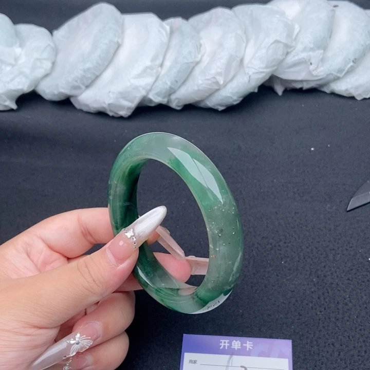 石英质玉（非洲翠）手镯未镶嵌63