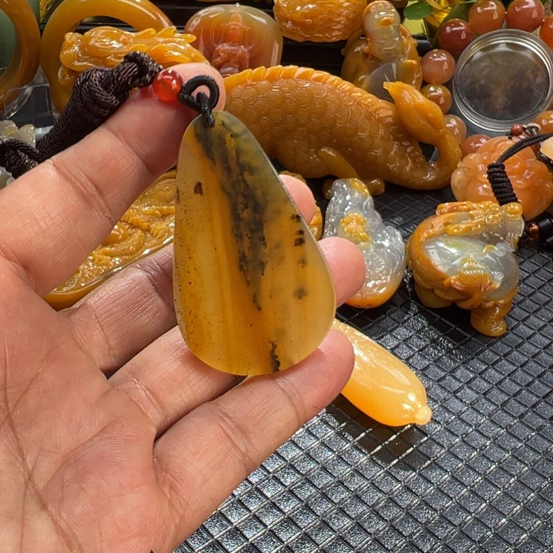 石英质玉未镶嵌颈饰