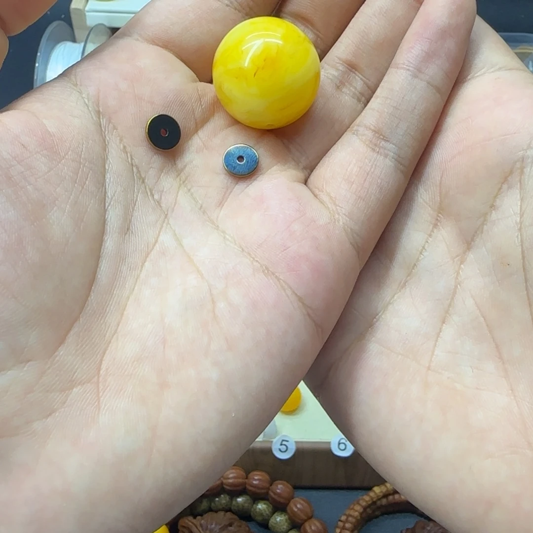 小***乐琥珀未镶嵌裸石24mm