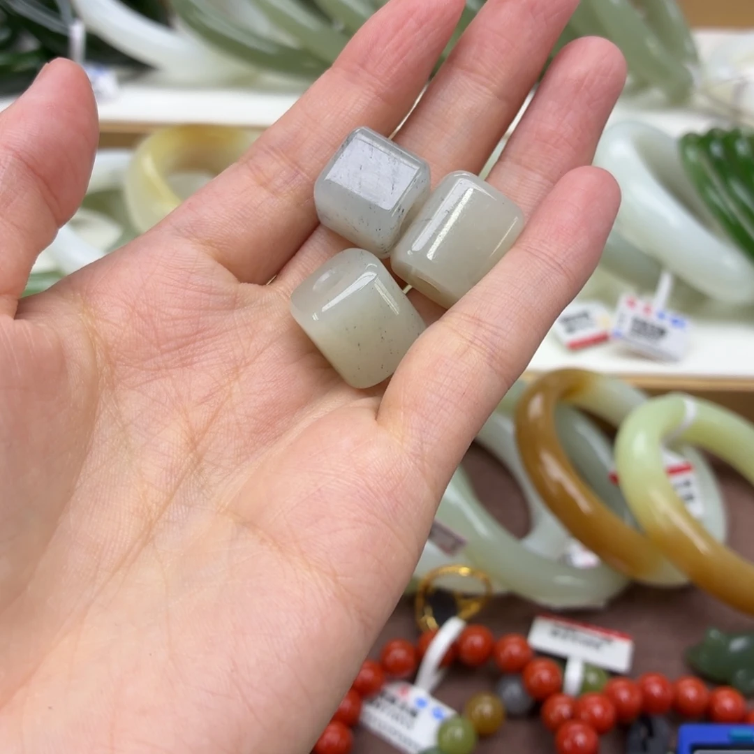 和田玉手镯未镶嵌6