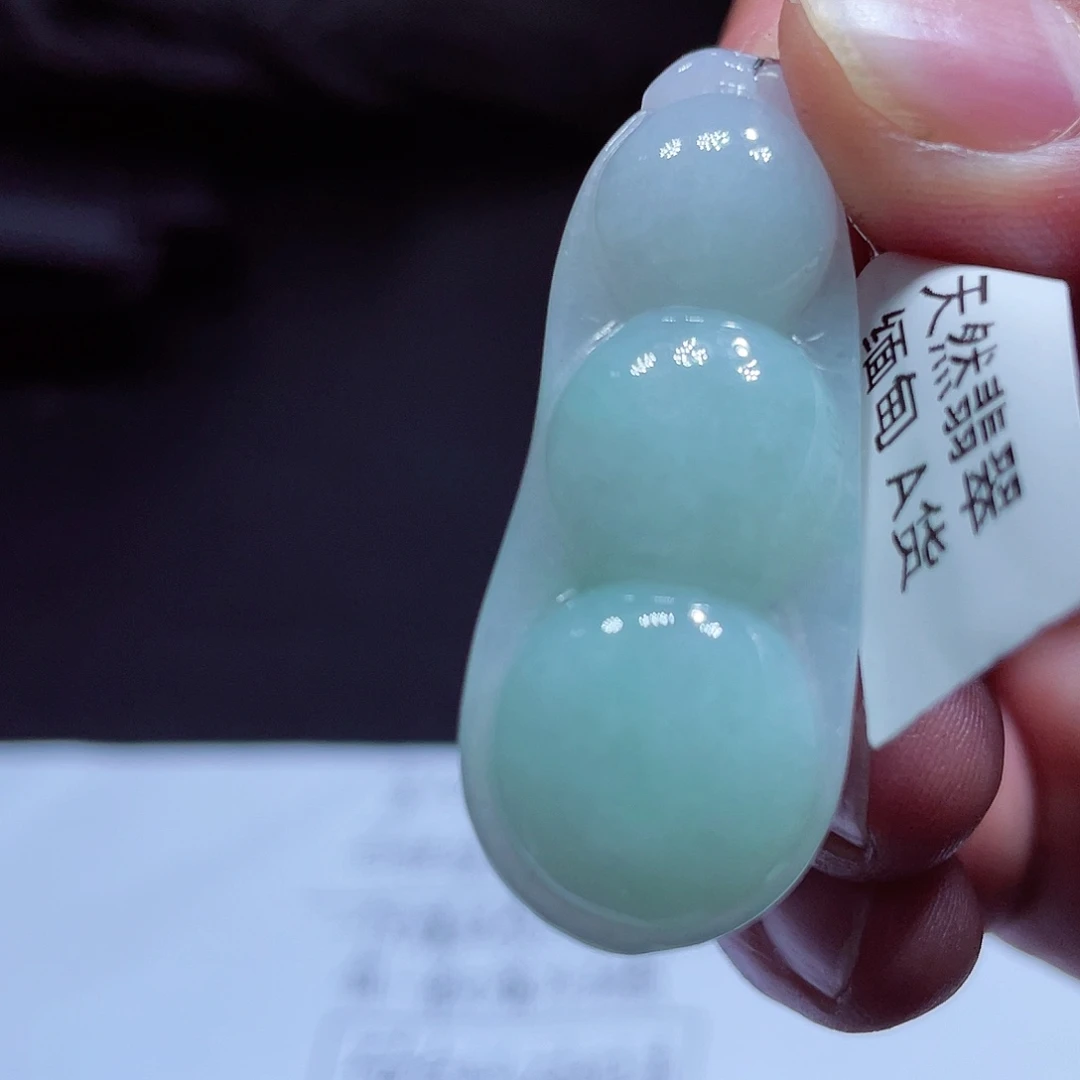 小***胖翡翠未镶嵌颈饰翡翠