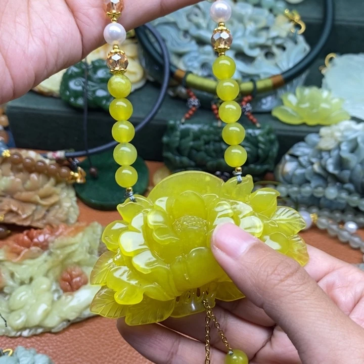 蛇纹石玉未镶嵌吊坠