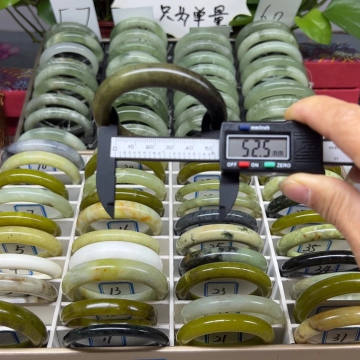 蛇纹石玉未镶嵌手镯2