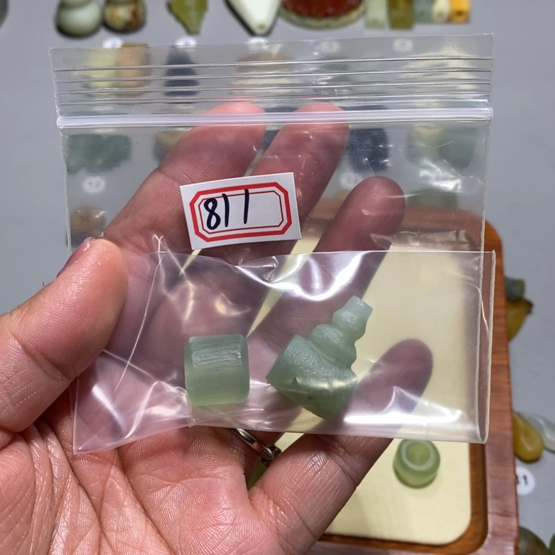 蛇纹石玉颈饰未镶嵌大****?