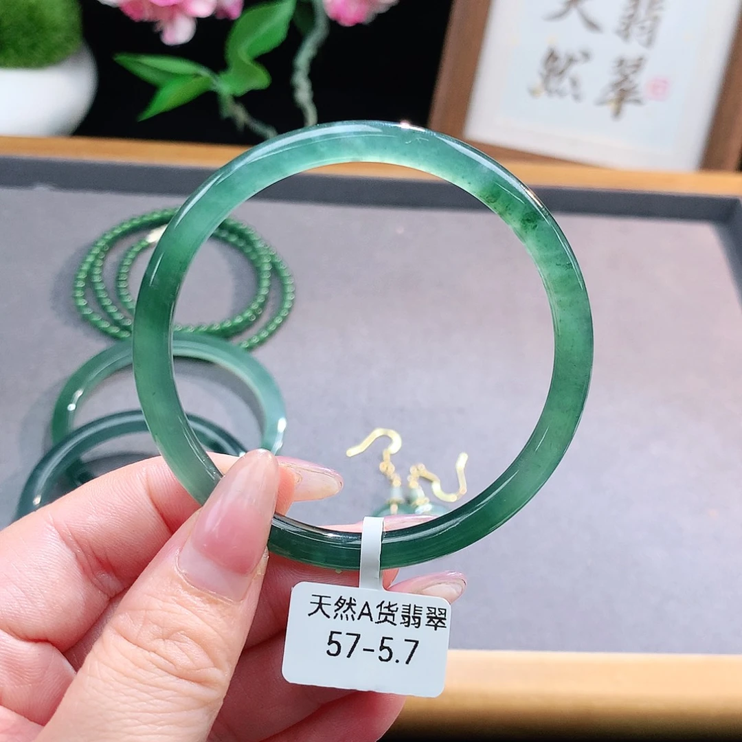 未镶嵌手镯（圆镯）翡翠