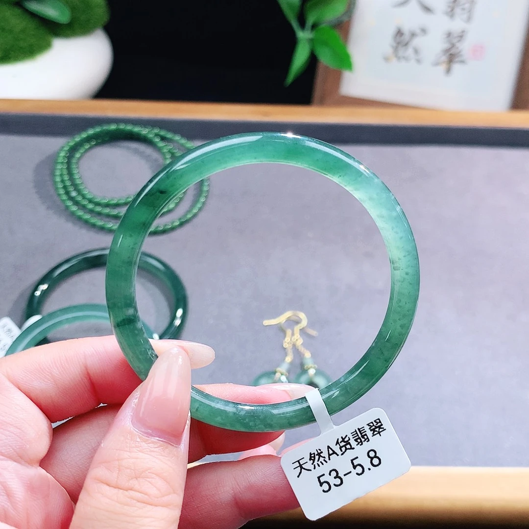 翡翠手镯（圆镯）未镶嵌