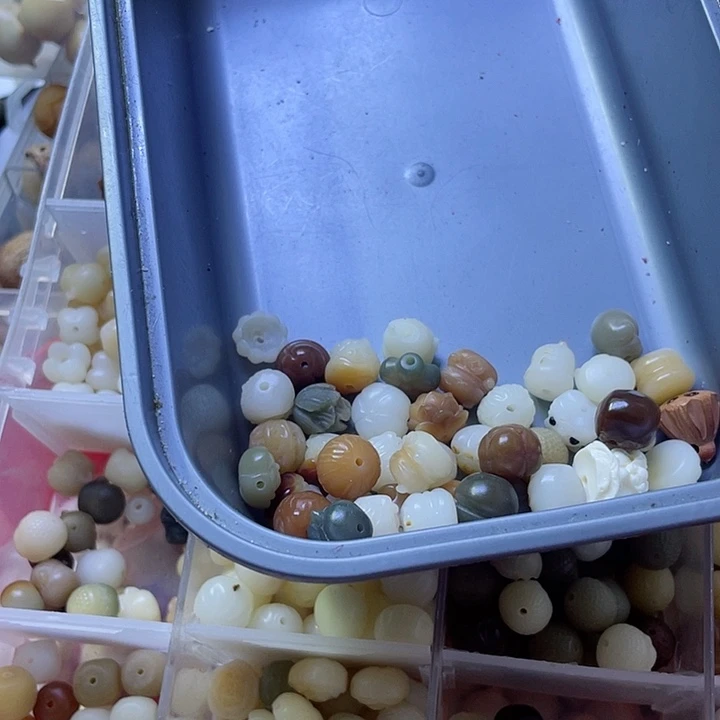 白玉菩提吊坠黏****”精品小尺寸雕刻件四十