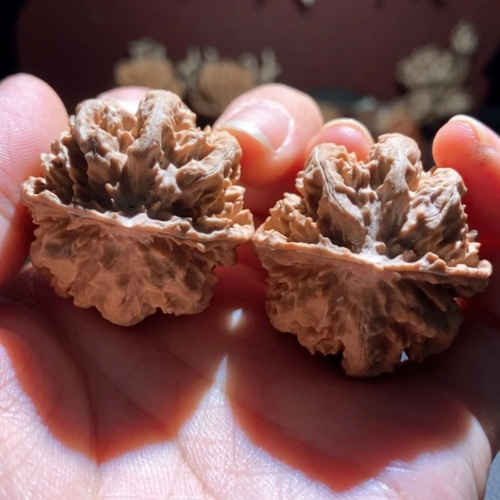 文玩核桃吊坠楸玥核84