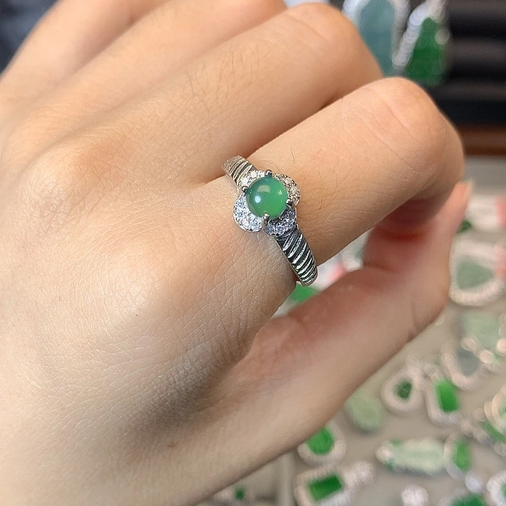 翡翠未镶嵌戒指戒指