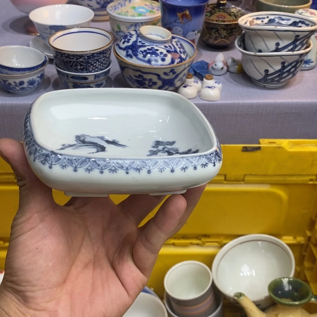 B***青茶盏这样也没有一件值得高兴