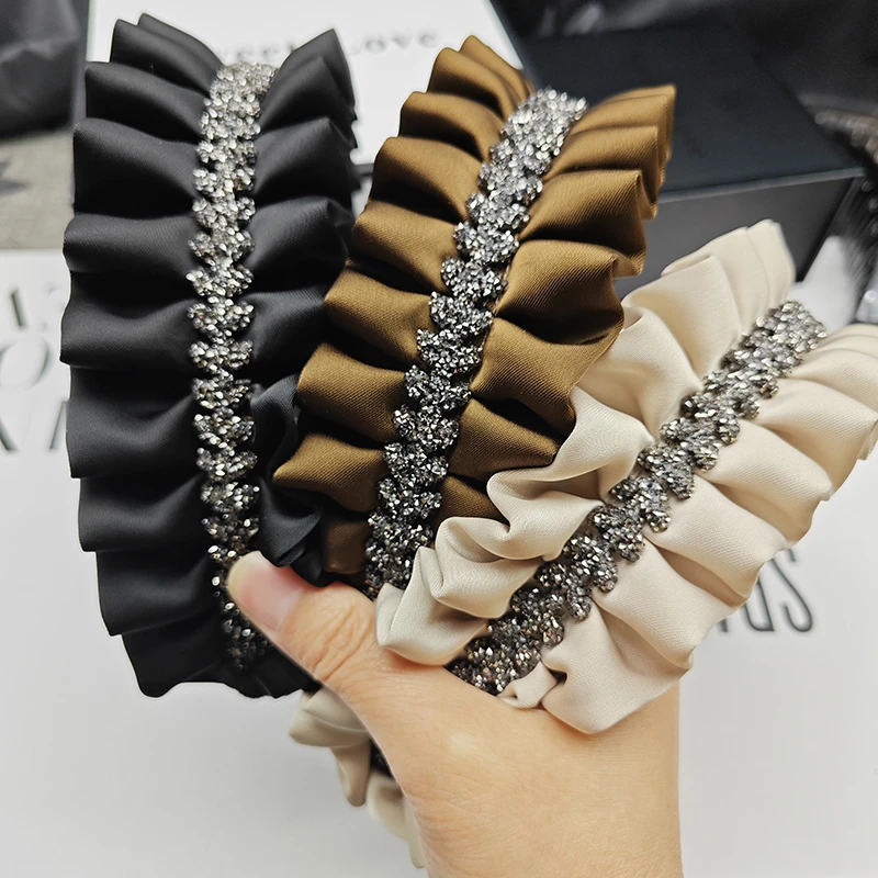 新款轻奢气质缎面褶皱水钻发箍宽边布艺发卡防滑头箍发饰显发量多