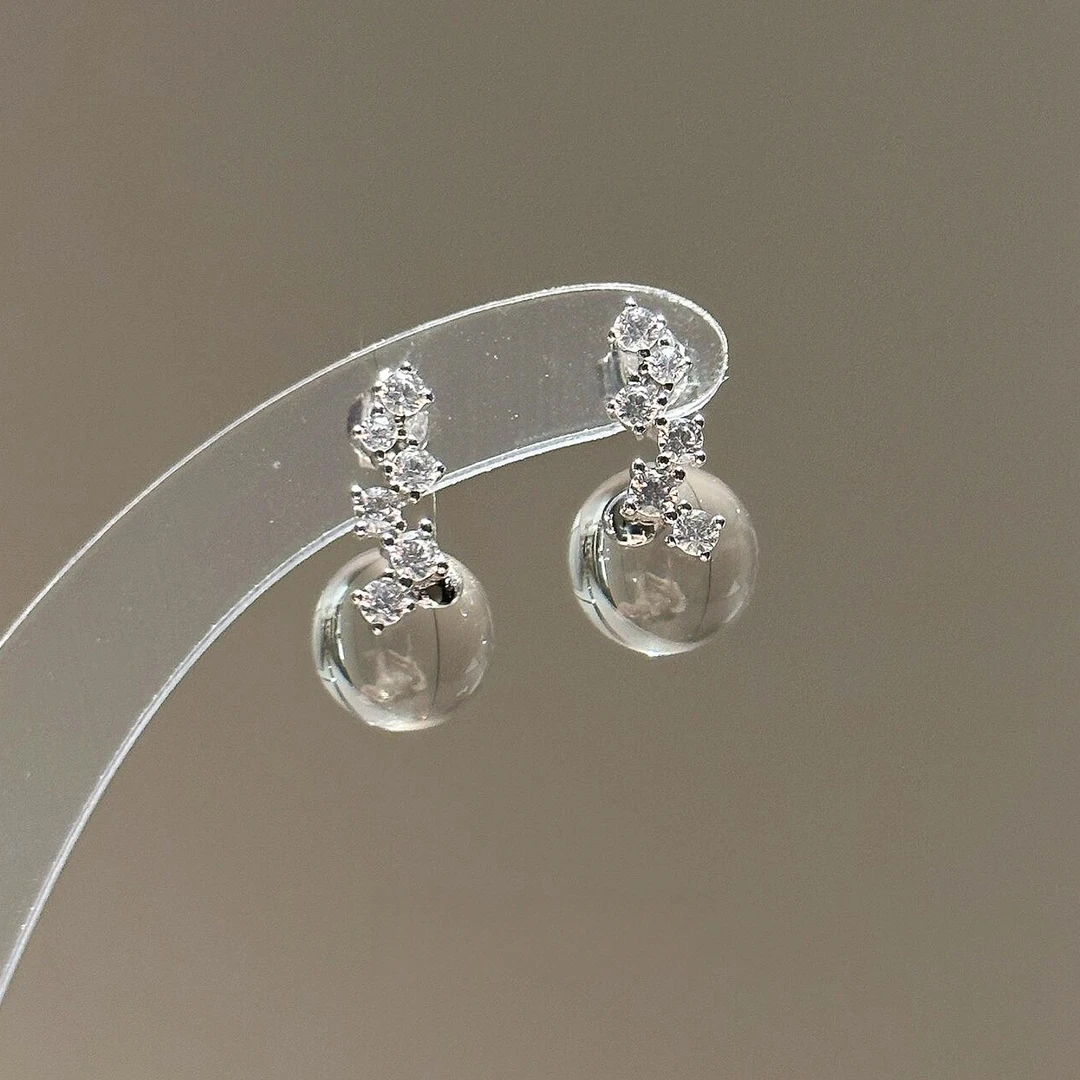 铜合金耳饰 清冷感闪锆冰透小灯泡耳钉女轻奢小众高级感精致耳饰