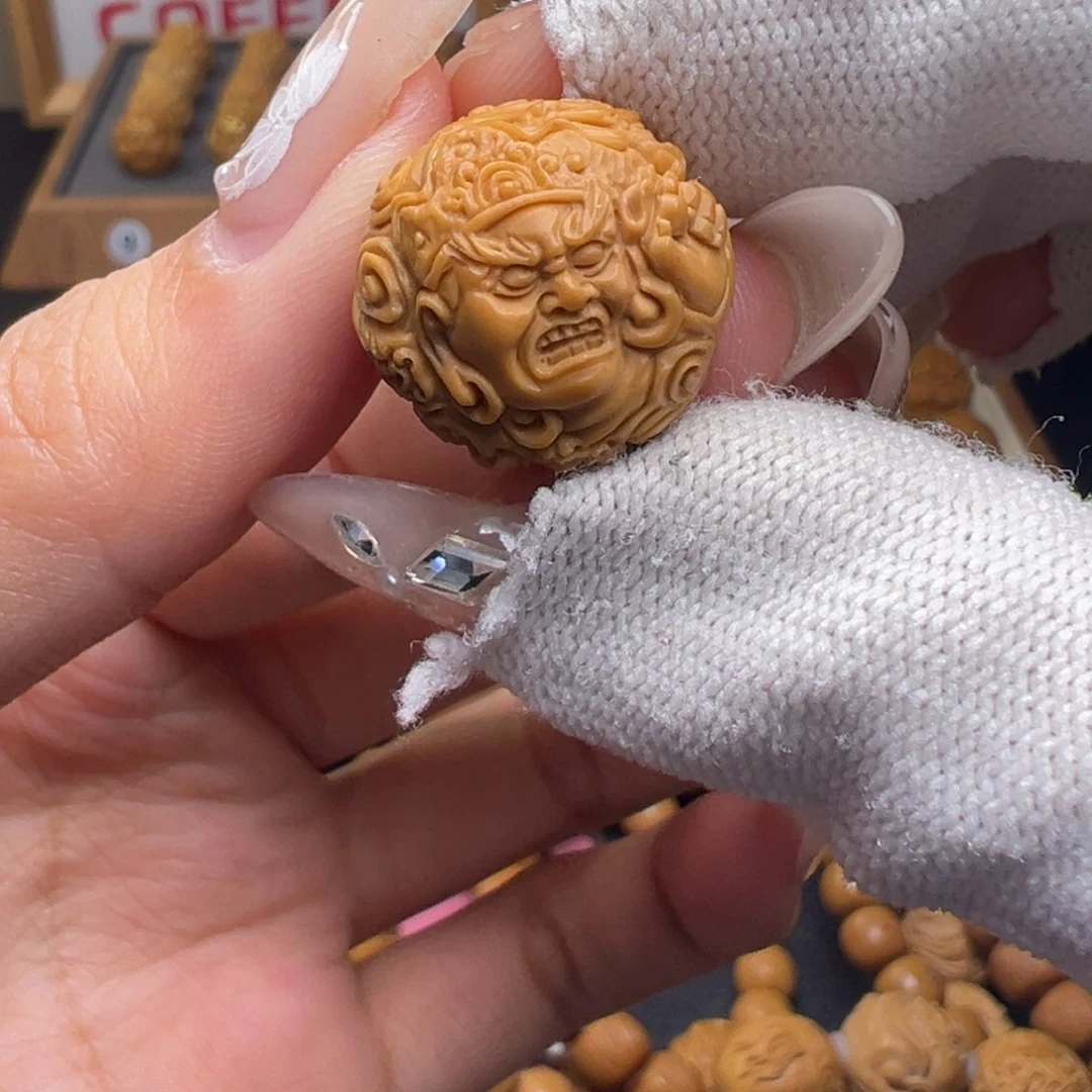 文玩核桃把件精修款四大天王18左右尺寸全品有正常封口线