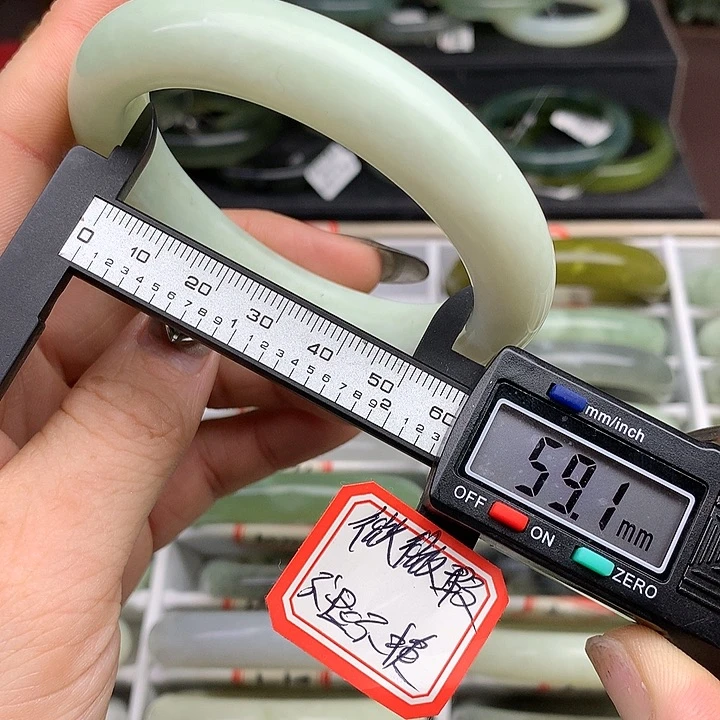 蛇纹石玉手镯未镶嵌1020