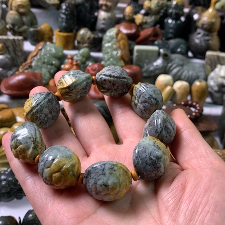 未镶嵌岫岩河磨玉（透闪石质玉）把件