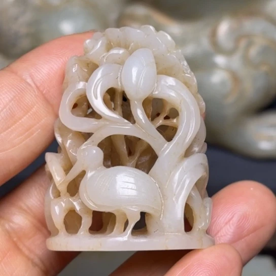 玉***和田玉未镶嵌颈饰