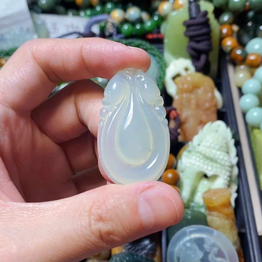 蛇纹石玉未镶嵌颈饰