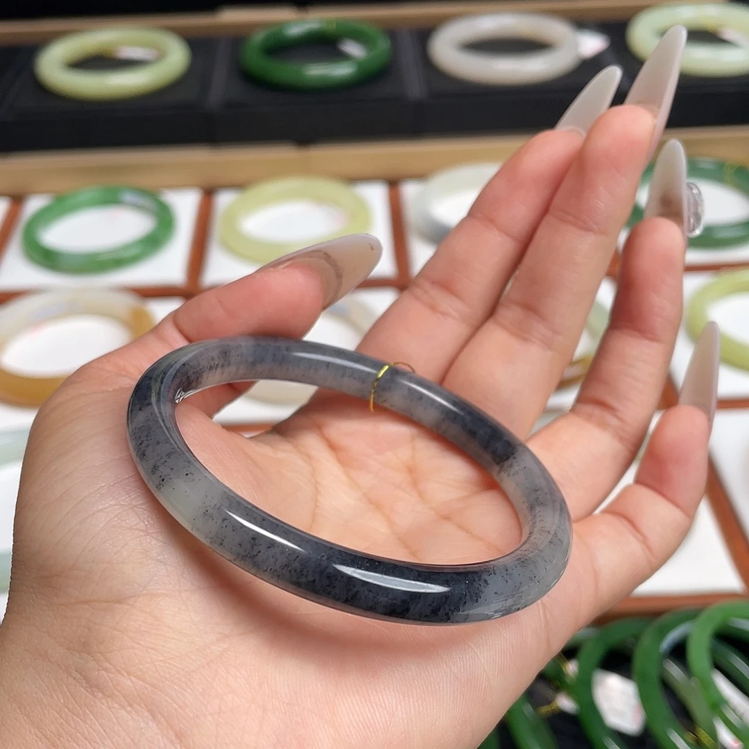 和田玉未镶嵌手镯青花！56