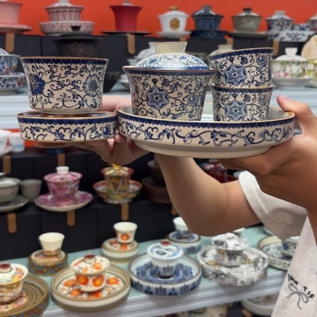 茶具是指由两块金属