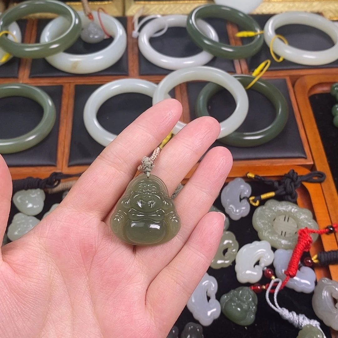 *****和田玉未镶嵌颈饰