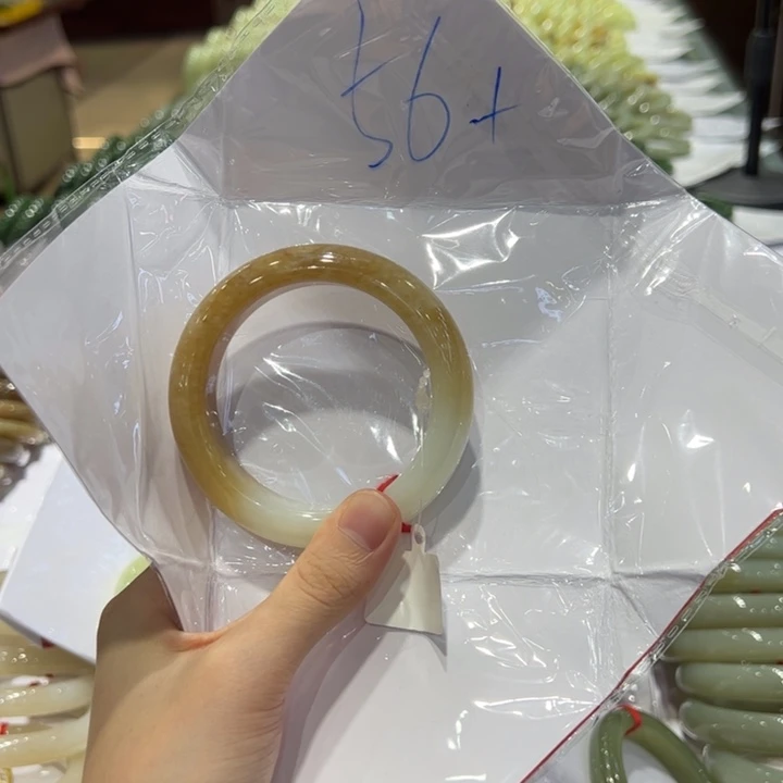 反***长未镶嵌手镯和田玉