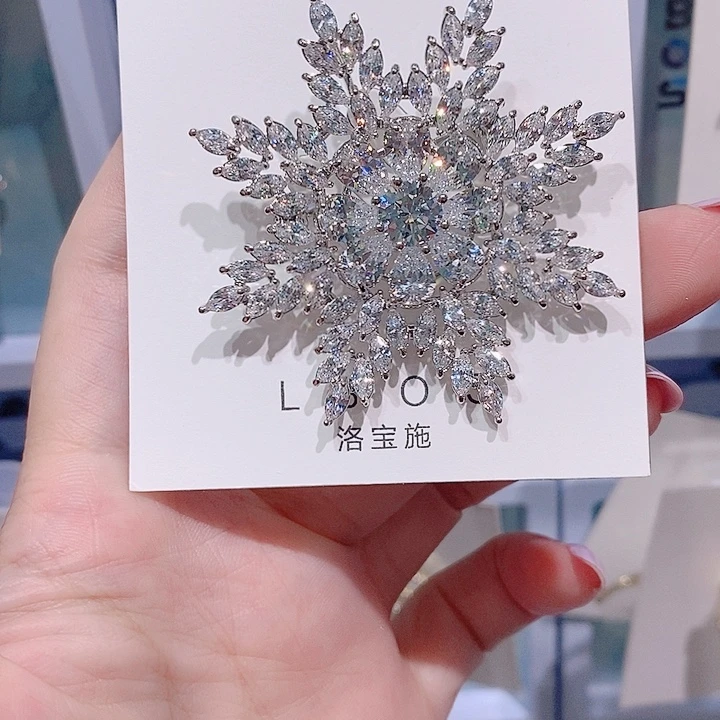 锆石铜合金雪花胸针