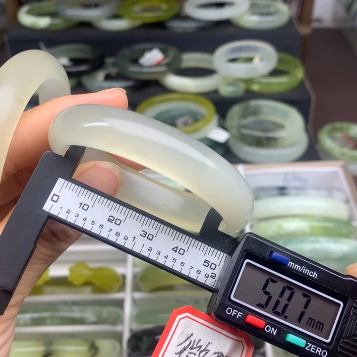 蛇纹石玉未镶嵌手镯577