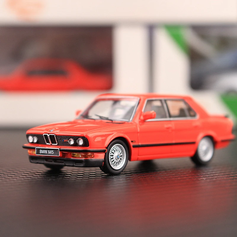 现货KING MODEL 1:64比例宝马M5 E28合金汽车模型摆件收藏礼品