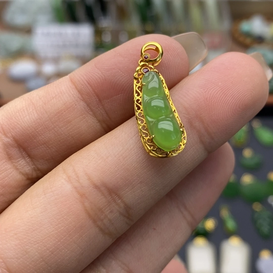 颈饰18K金镶嵌和田玉