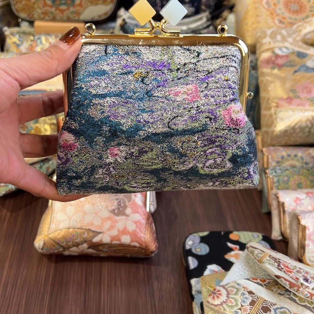 唯***美蚕丝睡莲方糖口金包