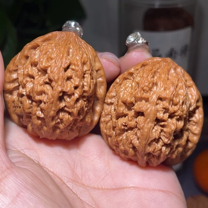 文玩核桃吊坠          42.6将53.8克