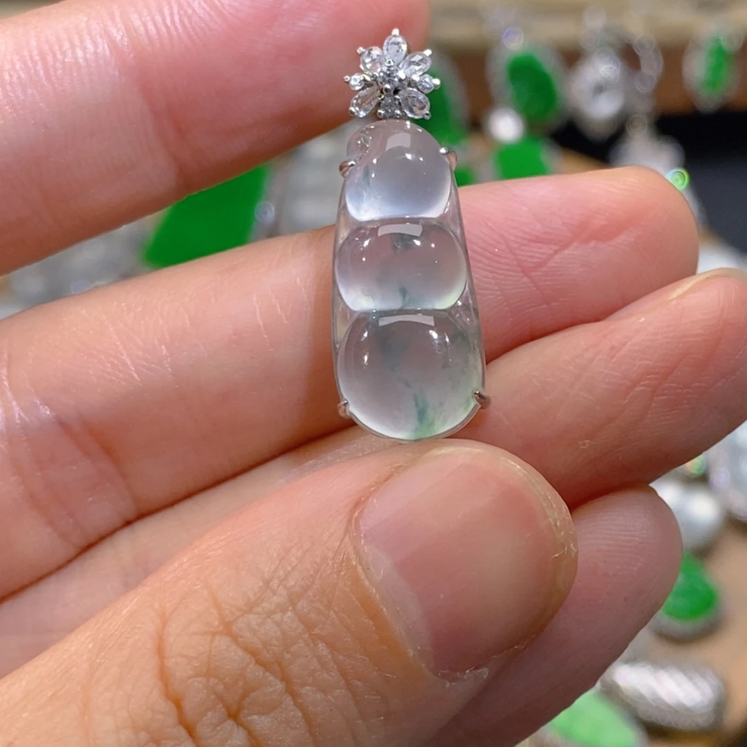 翡翠18K金镶嵌颈饰豆子