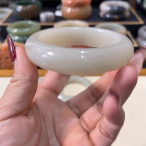 未镶嵌手镯石英质玉