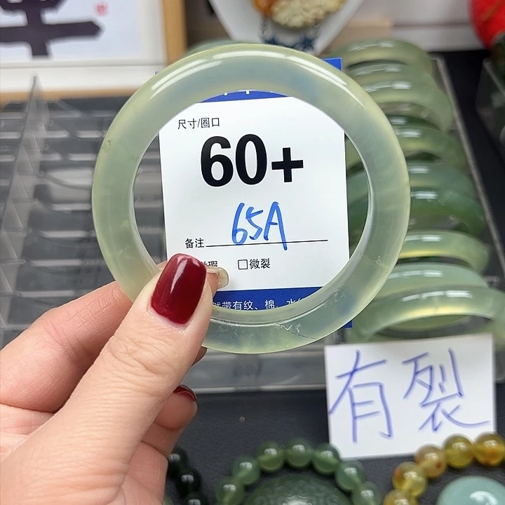 蛇纹石玉手镯未镶嵌