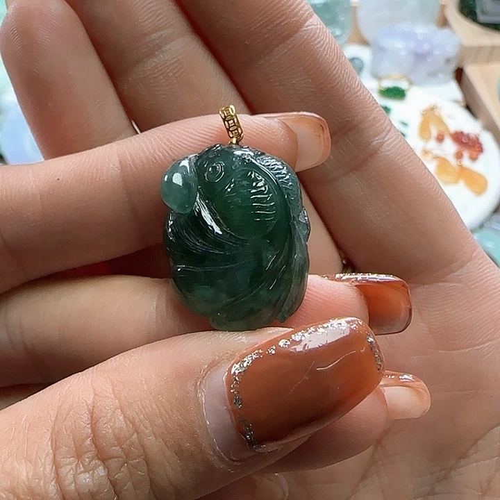 翡翠颈饰未镶嵌油青金鱼