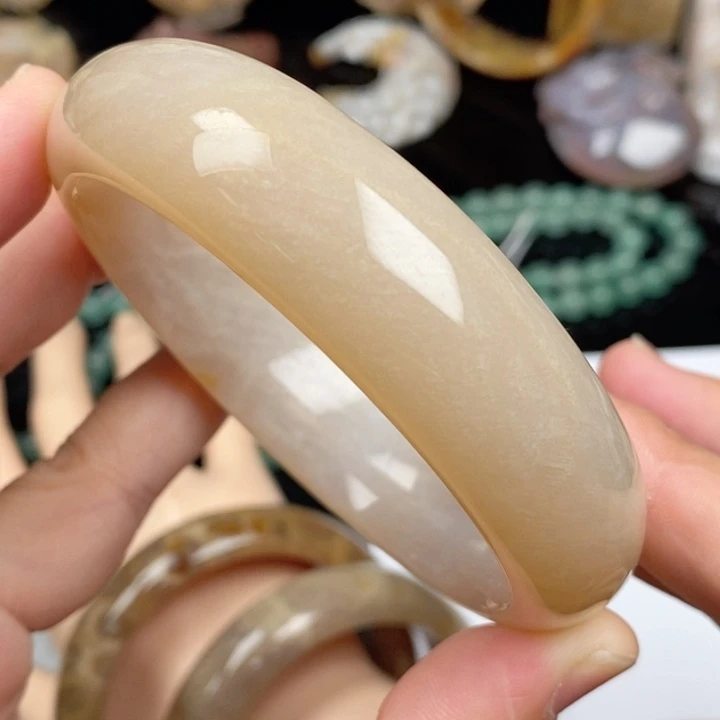 湛***蓝未镶嵌手镯硅化玉