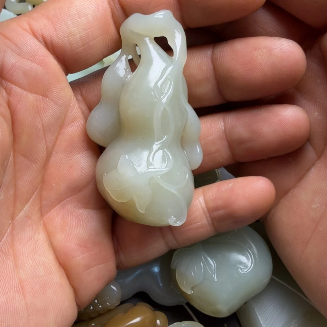 和田玉未镶嵌颈饰甲***?