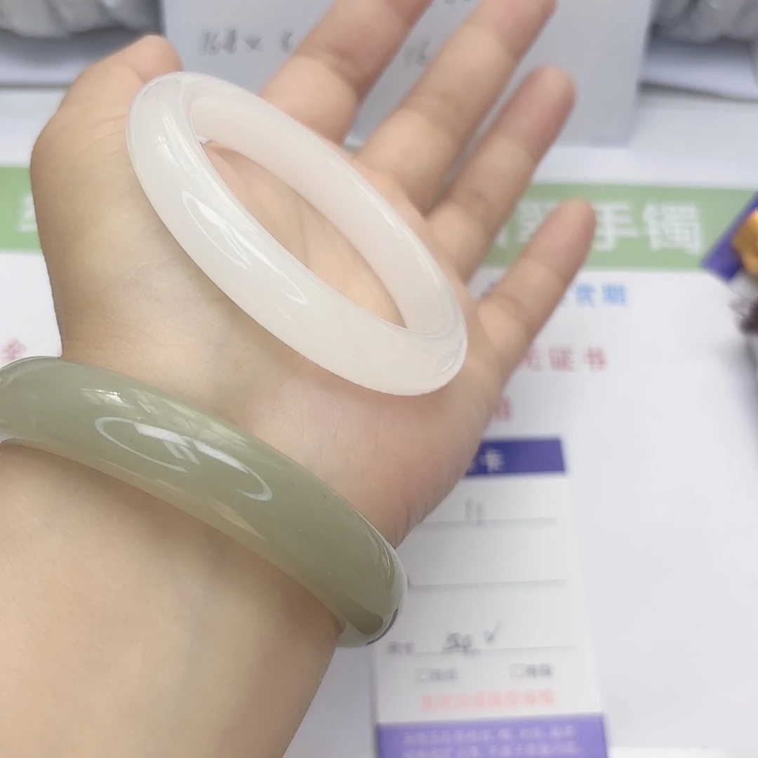 石英质玉未镶嵌手镯11/5453