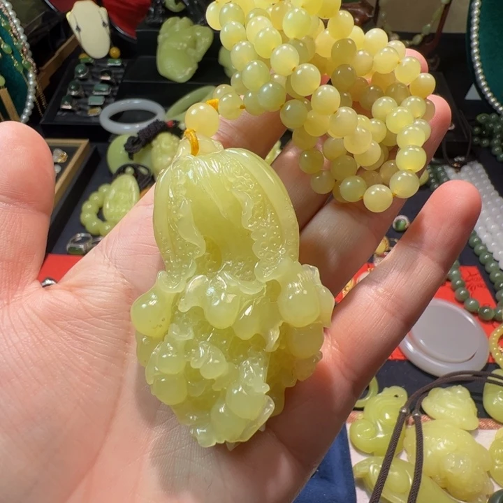 和田玉（黄玉）颈饰未镶嵌