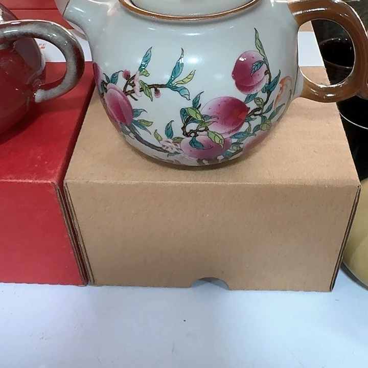 汝瓷壶一个，瓷。品茗