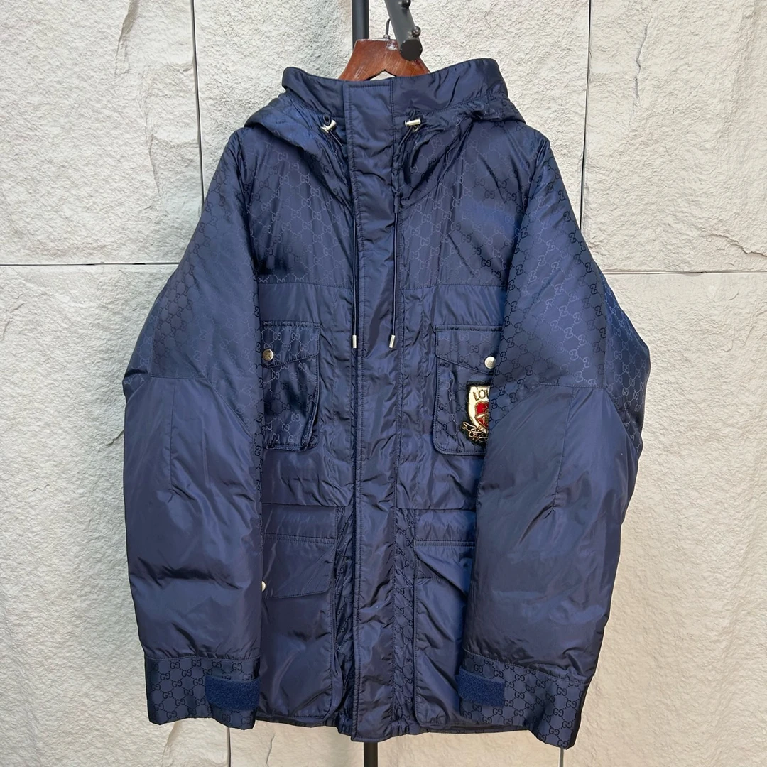 99新 GUCCI/古驰 徽章暗纹满印羽绒服 48码 ys001092