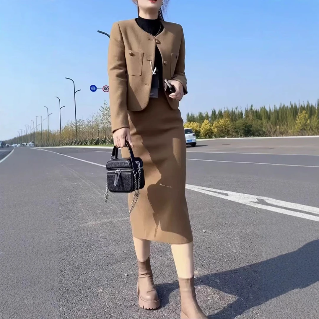 241061喜迎2025网红爆款洋气名媛风纯色外套+半身裙显瘦女