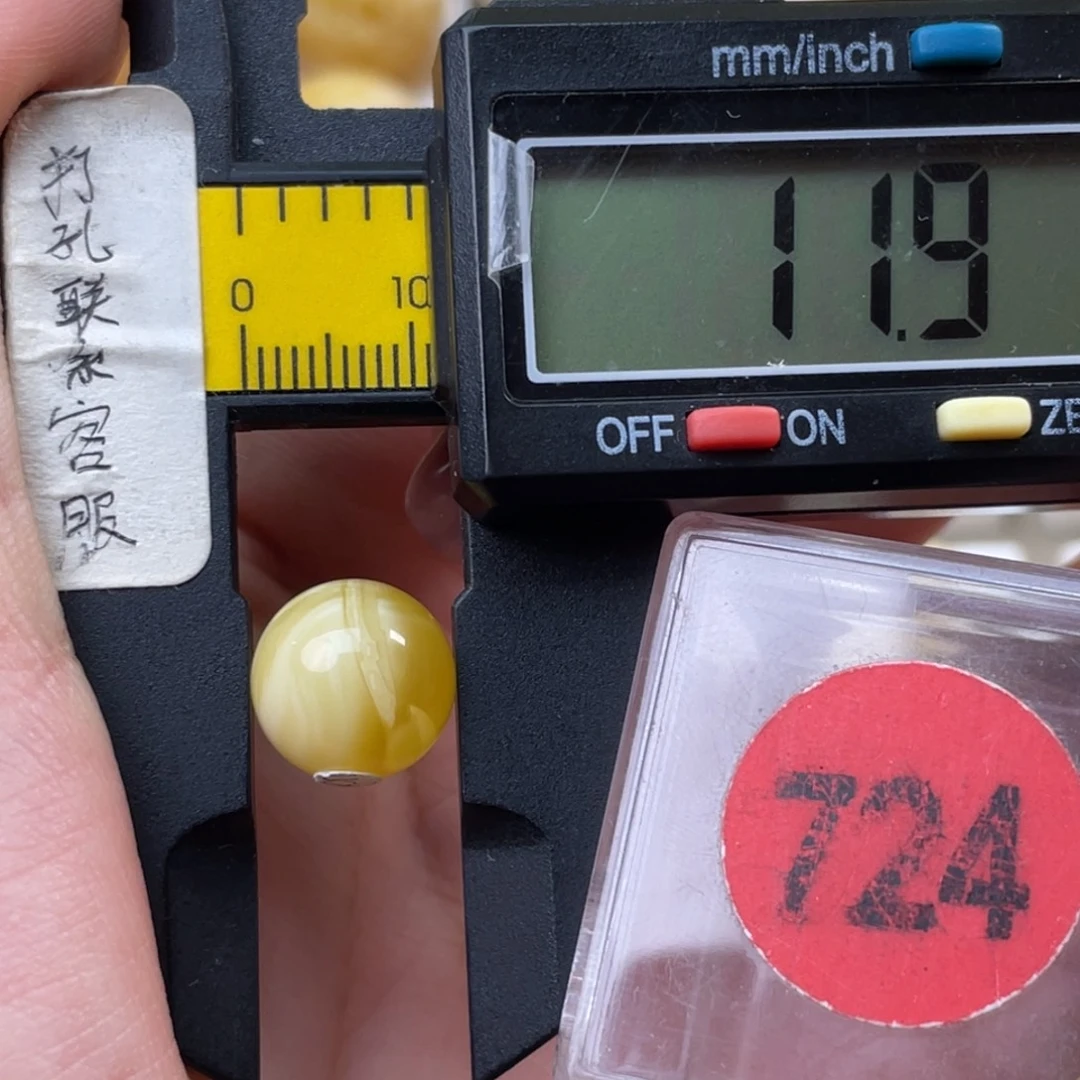 蜜蜡未镶嵌珠宝奇石