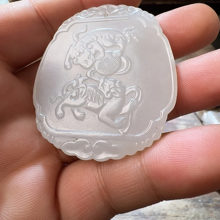 和田玉（糖玉）颈饰未镶嵌呈*
