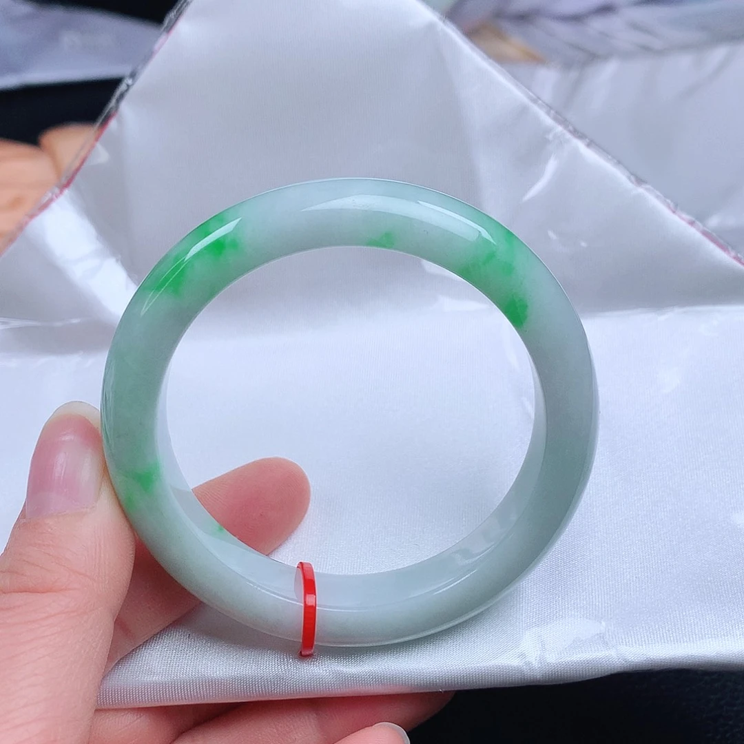 翡翠手镯未镶嵌8456x c c c v b