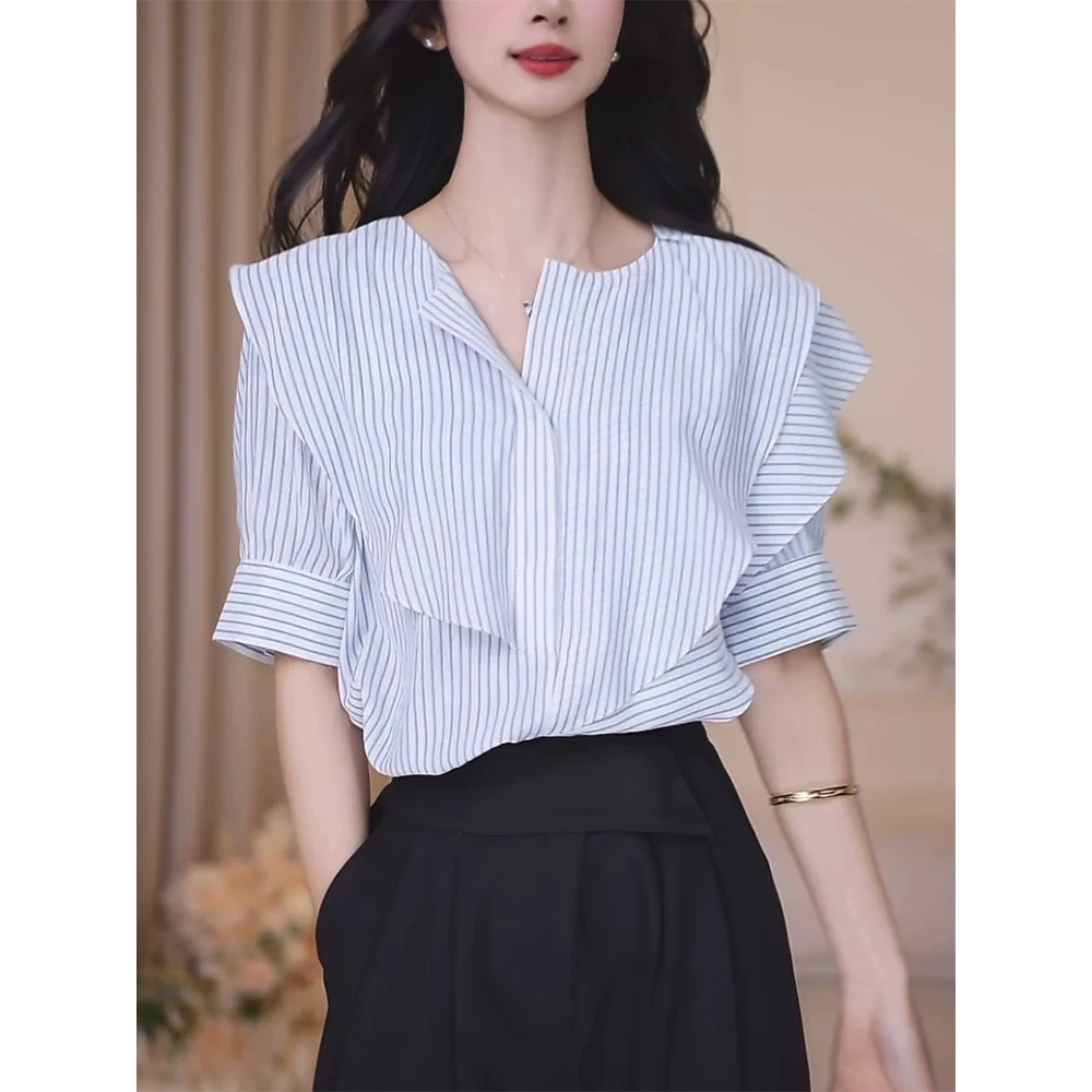 蓝色条纹衬衫女2025夏季新款宽松显瘦减龄职业设计感短袖休闲上衣