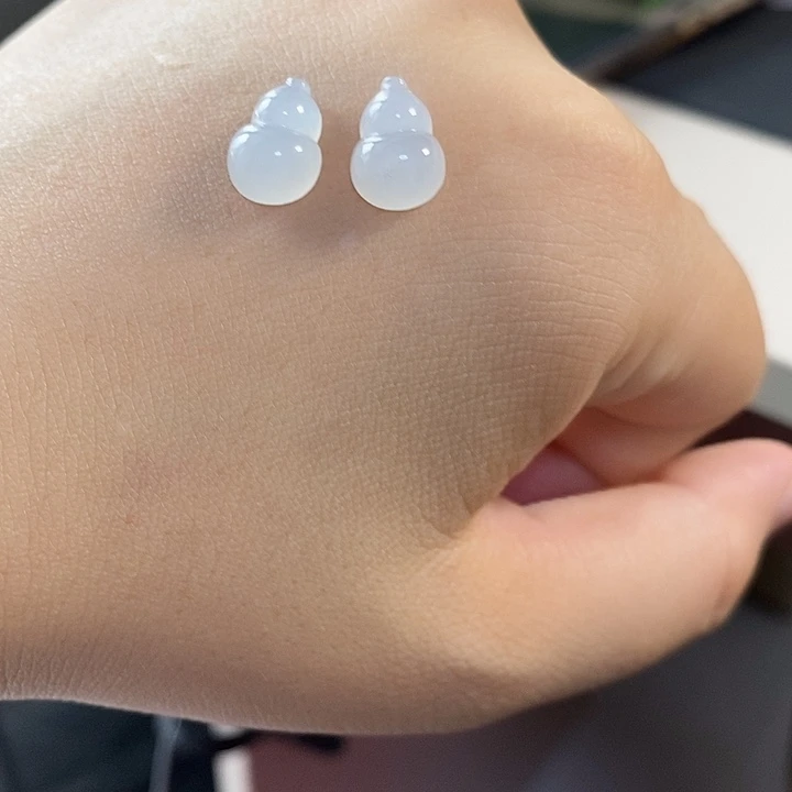 翡翠挂件未镶嵌葫芦一对