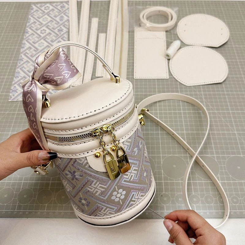 民族风刺绣diy爆款休闲壮锦包包新款百搭单肩ins手提轻奢包水桶包